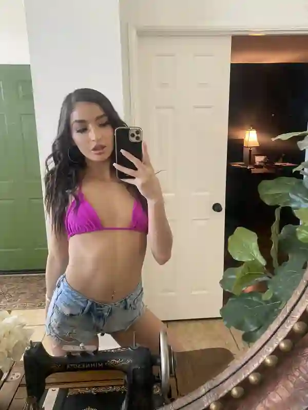 Escort services ŠIAULIAI XPORTAL.LT has the largest range of escorts like Lėja  who want to satisfy your needs. 